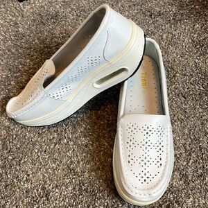 Taomi Women’s Wedge Sneaker Nurse Shoes NEW